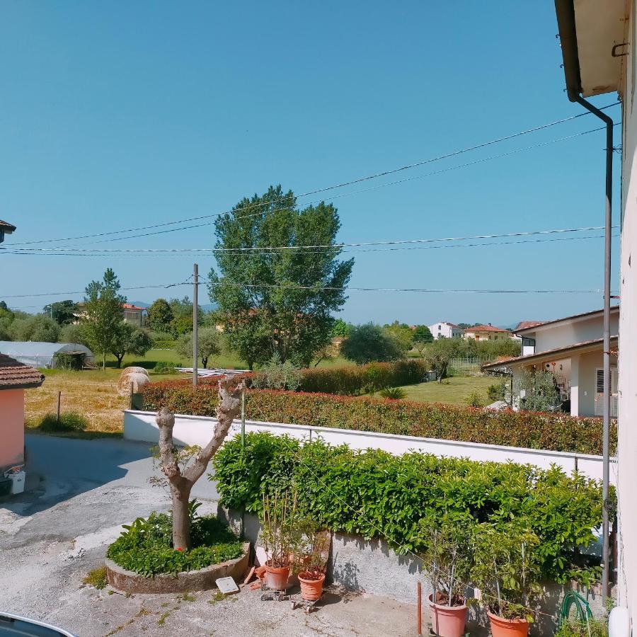 Agréable maison en triplex avec cours intérieure en campagne Lucques Extérieur photo